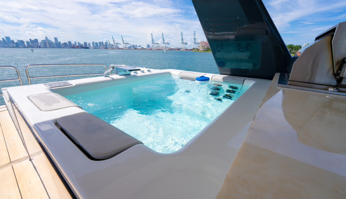 88 Sirena Flybridge - Miami yacht rental