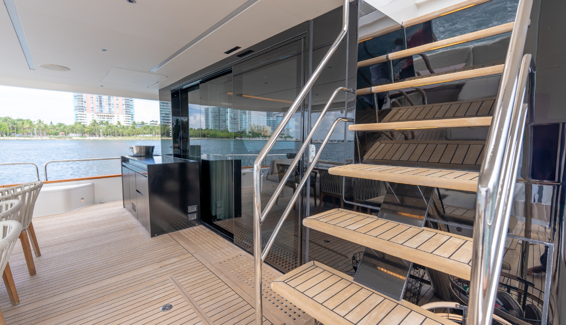 88 Sirena Flybridge - Miami yacht rental