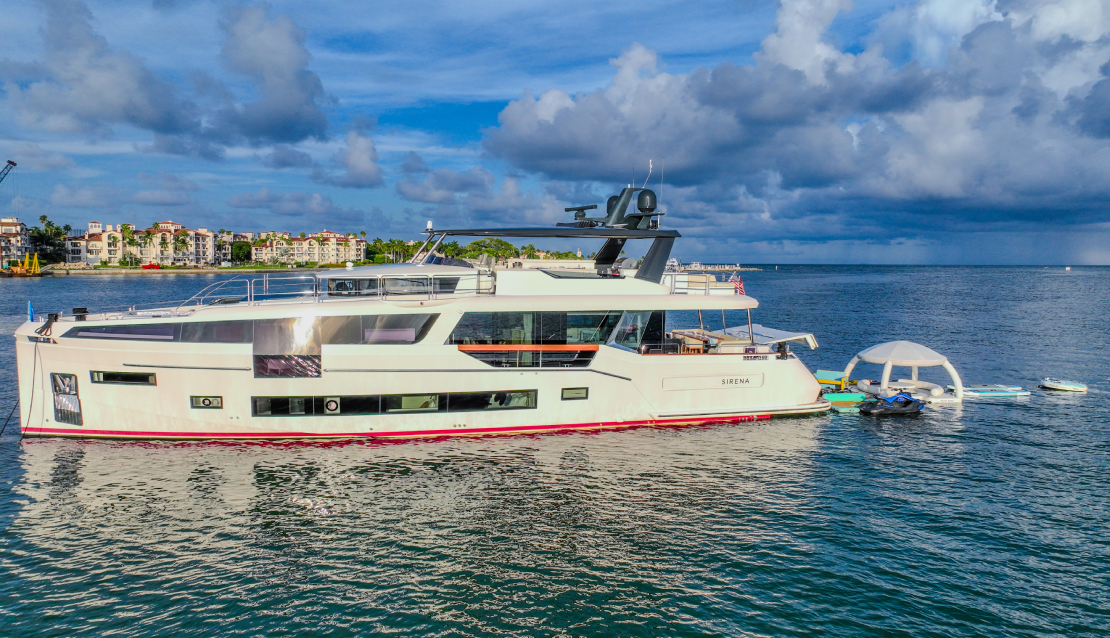 88 Sirena Flybridge - Miami yacht rental