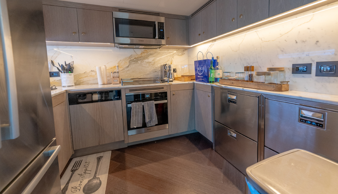 88 Sirena Flybridge - Miami yacht rental