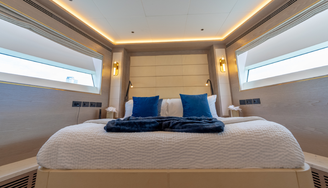 88 Sirena Flybridge - Miami yacht rental