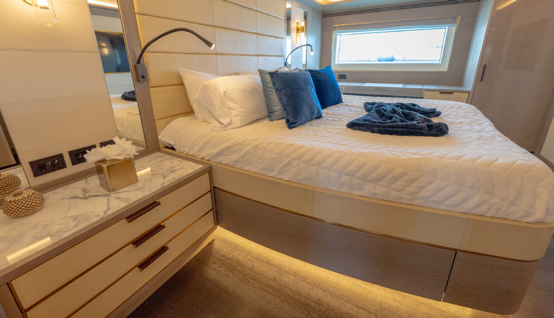 88 Sirena Flybridge - Miami yacht rental