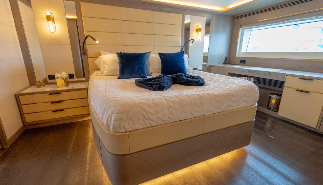 88 Sirena Flybridge - Miami yacht rental