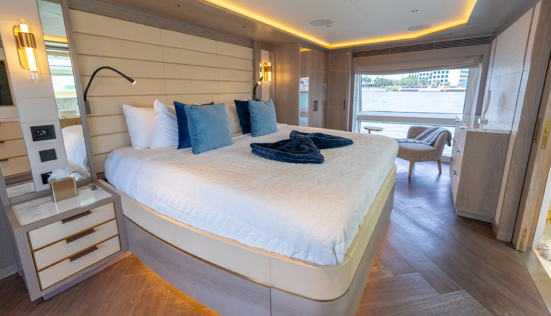 88 Sirena Flybridge - Miami yacht rental