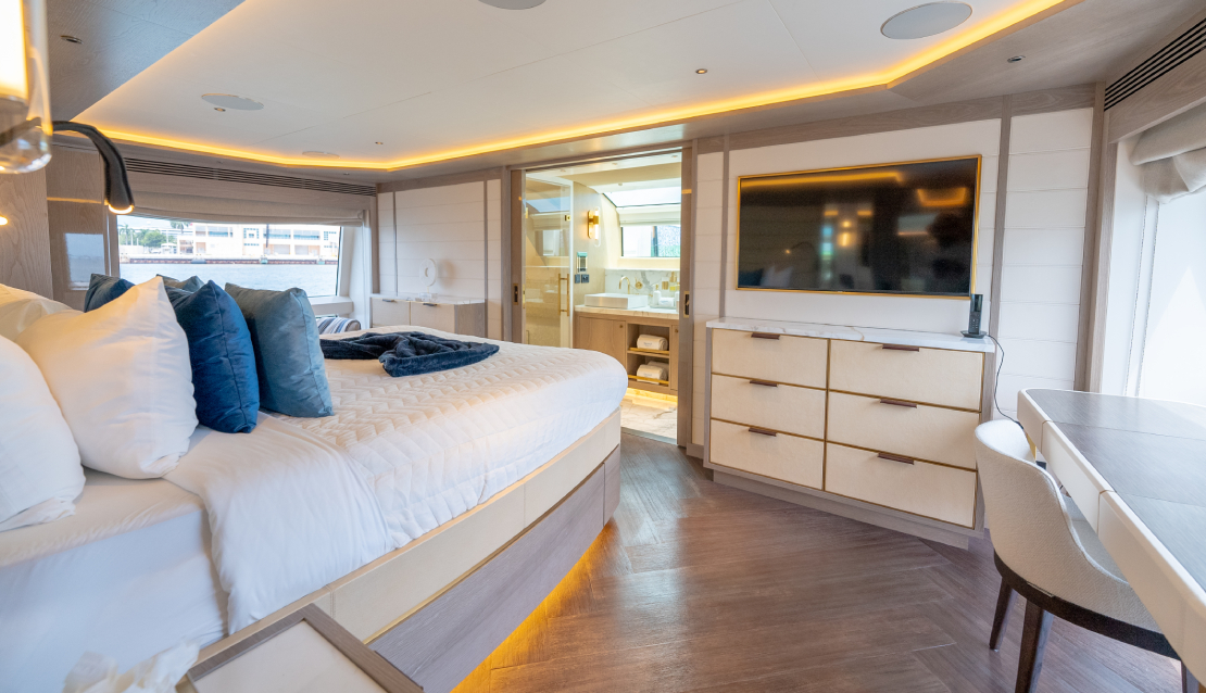 88 Sirena Flybridge - Miami yacht rental