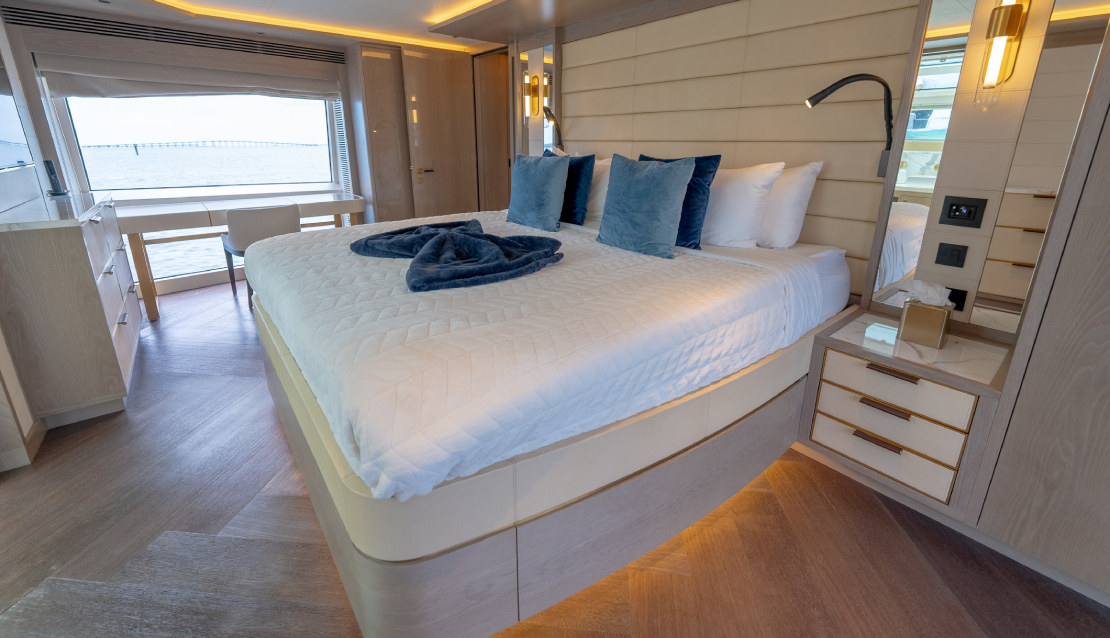 88 Sirena Flybridge - Miami yacht rental