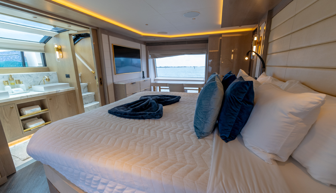 88 Sirena Flybridge - Miami yacht rental