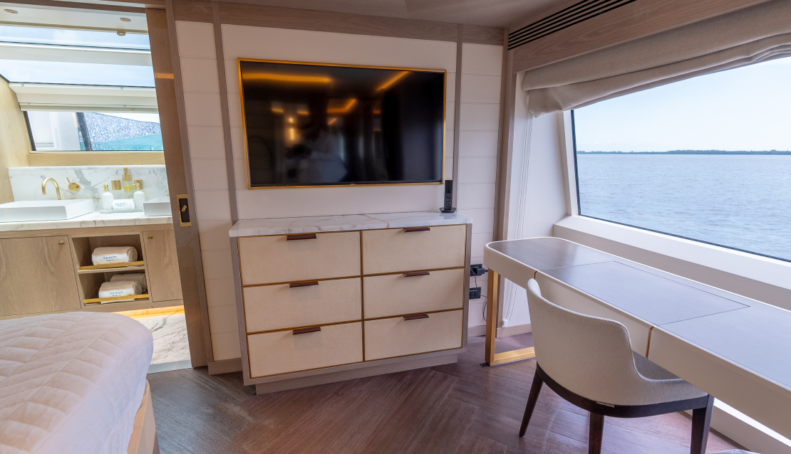 88 Sirena Flybridge - Miami yacht rental