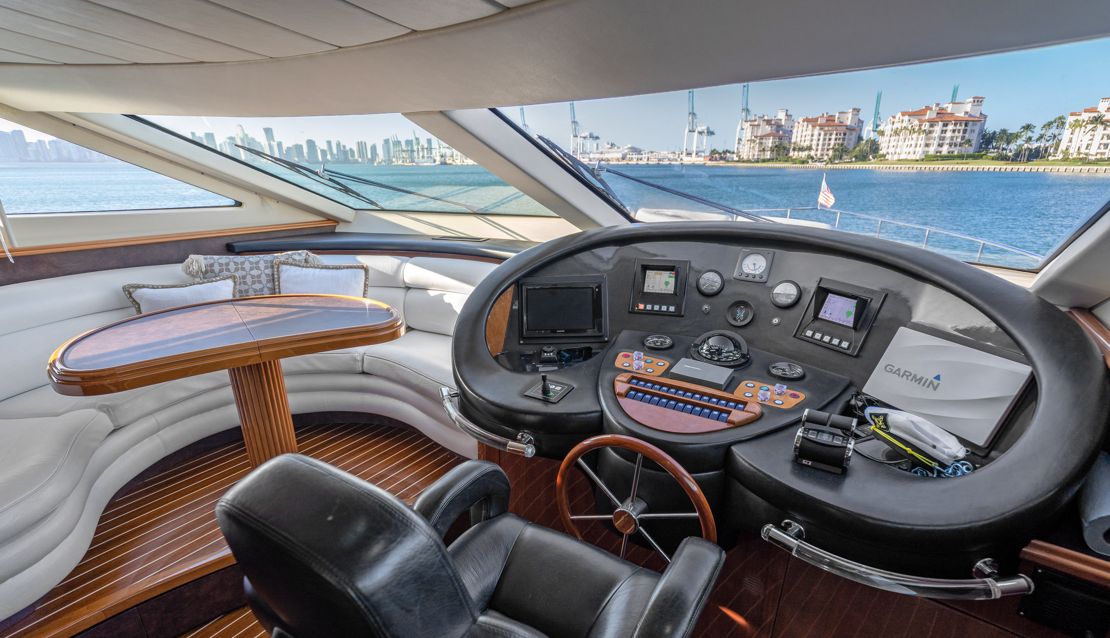 90 Azimut w/ Jacuzzi Slide & Pool - Miami yacht rental