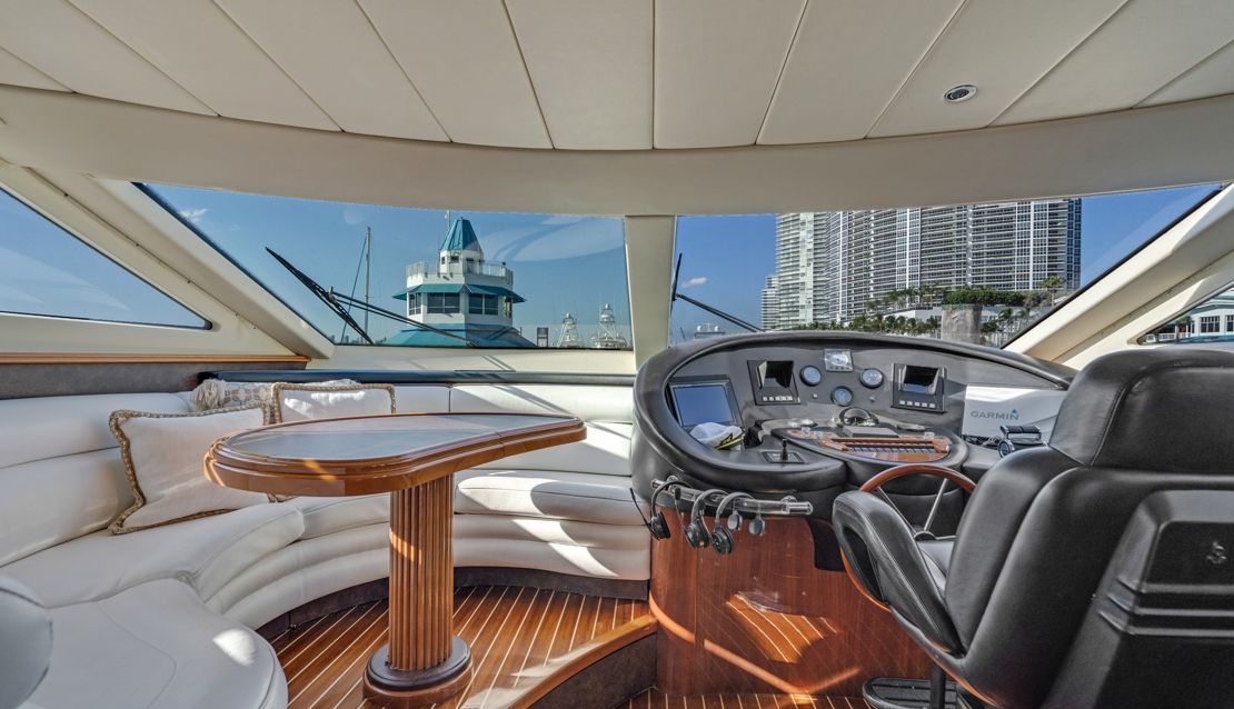 90 Azimut w/ Jacuzzi Slide & Pool - Miami yacht rental