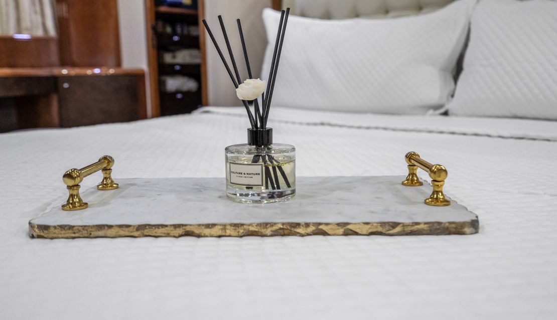 90 Azimut w/ Jacuzzi Slide & Pool - Miami yacht rental