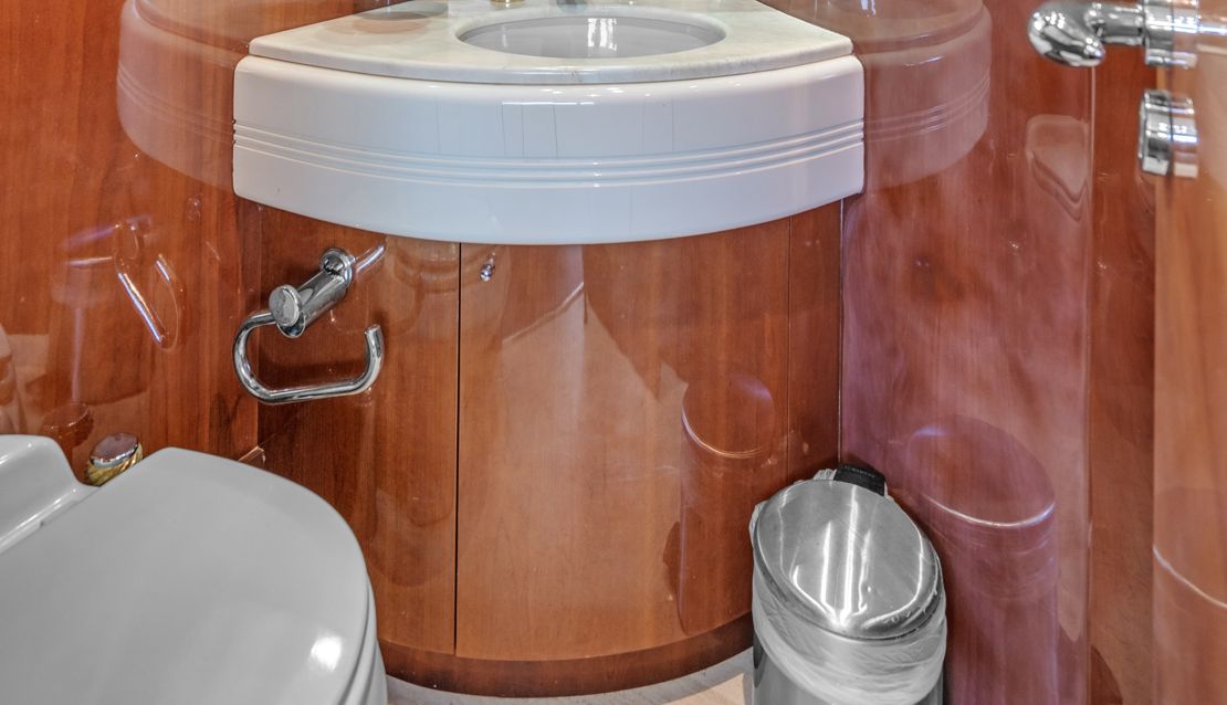 90 Azimut w/ Jacuzzi Slide & Pool - Miami yacht rental