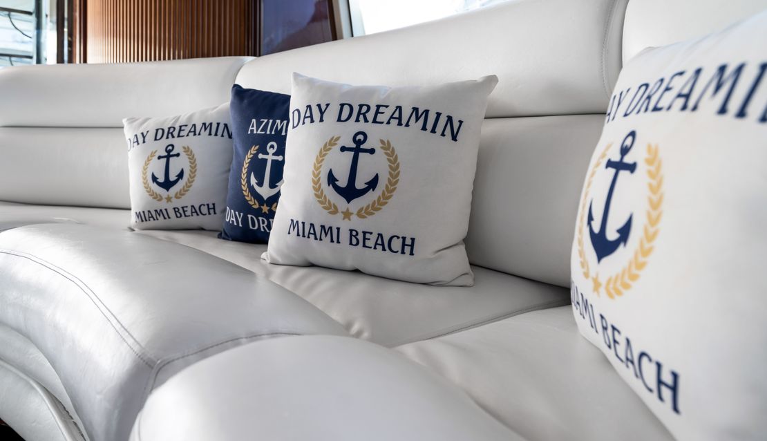 90 Azimut w/ Jacuzzi Slide & Pool - Miami yacht rental