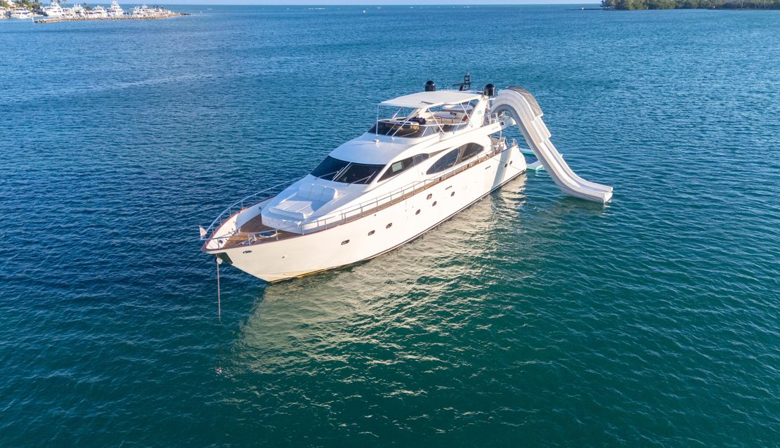 90 Azimut w/ Jacuzzi Slide & Pool - Miami yacht rental