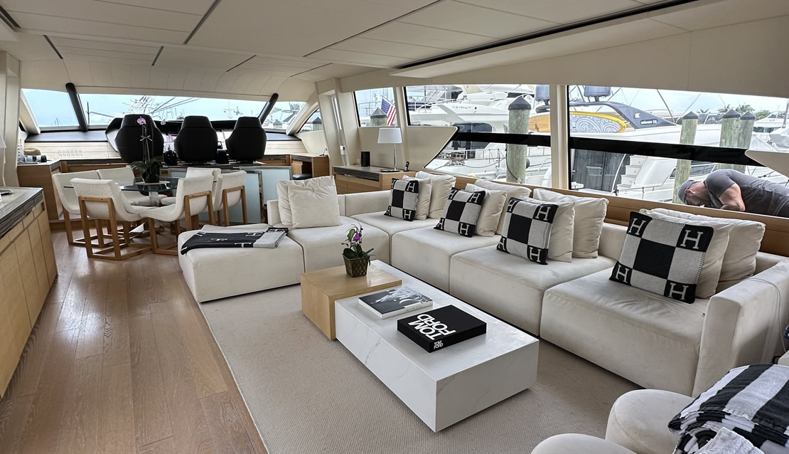 92 Pershing - Miami yacht rental