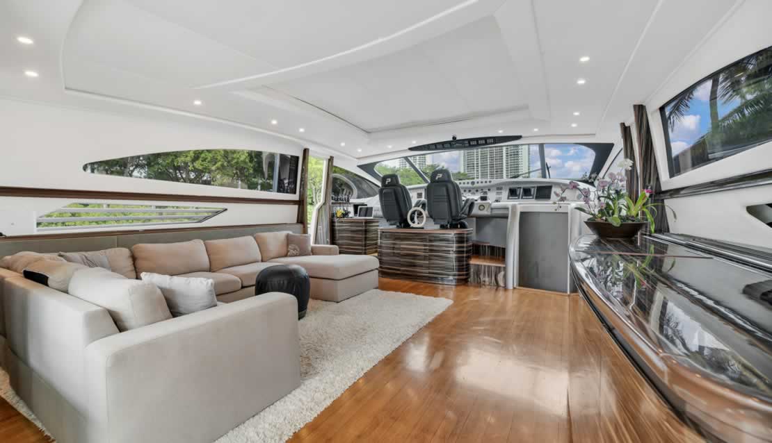 92 Pershing - Miami yacht rental