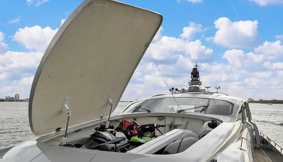 92 Pershing - Miami yacht rental