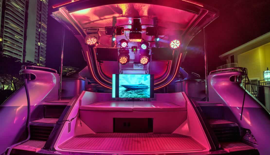 92 Pershing - Miami yacht rental