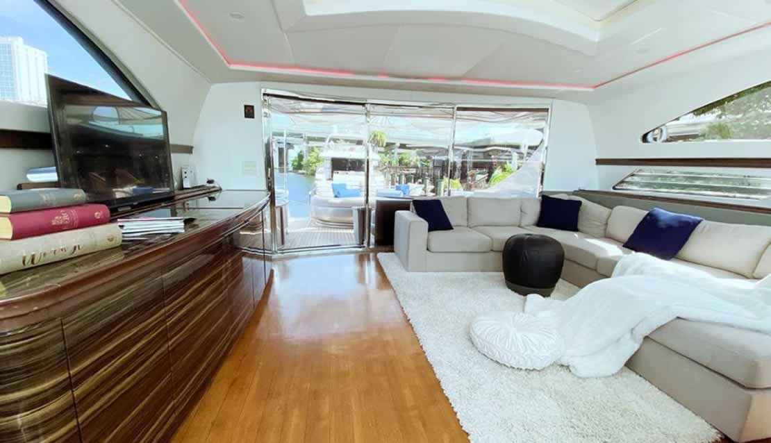 92 Pershing - Miami yacht rental