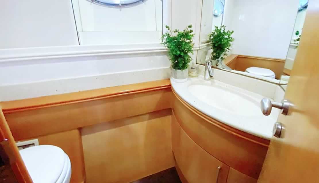 92 Pershing - Miami yacht rental
