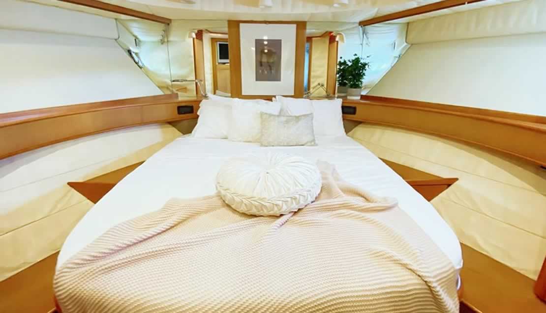 92 Pershing - Miami yacht rental