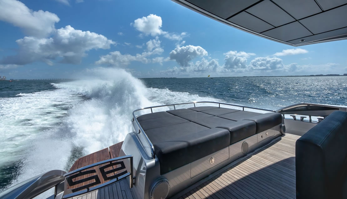 92 Pershing - Miami yacht rental