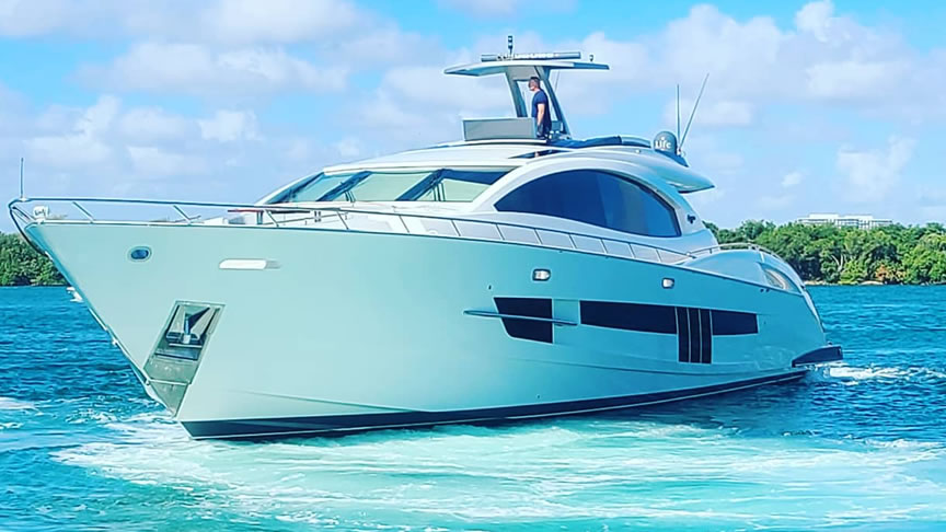 92 Lazzara Flybridge - Miami yacht rental