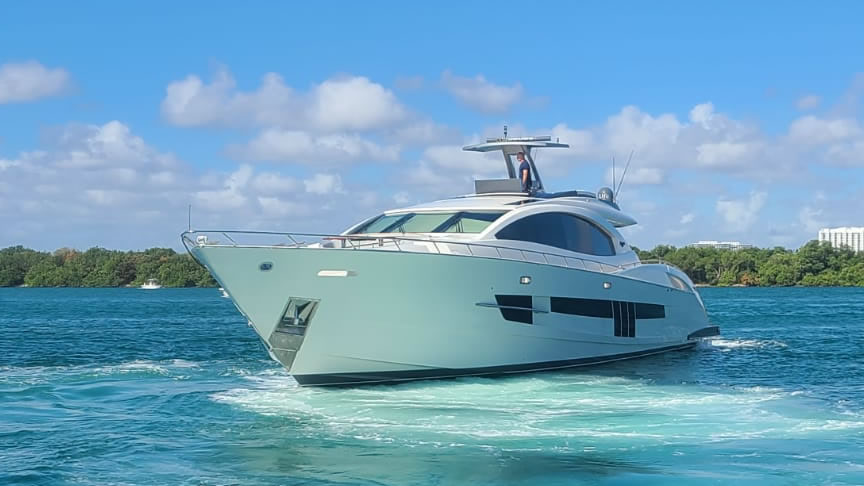 92 Lazzara Flybridge - Miami yacht rental