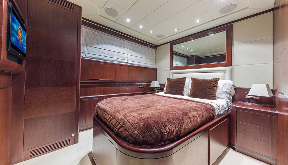 92 Mangusta - Miami yacht rental