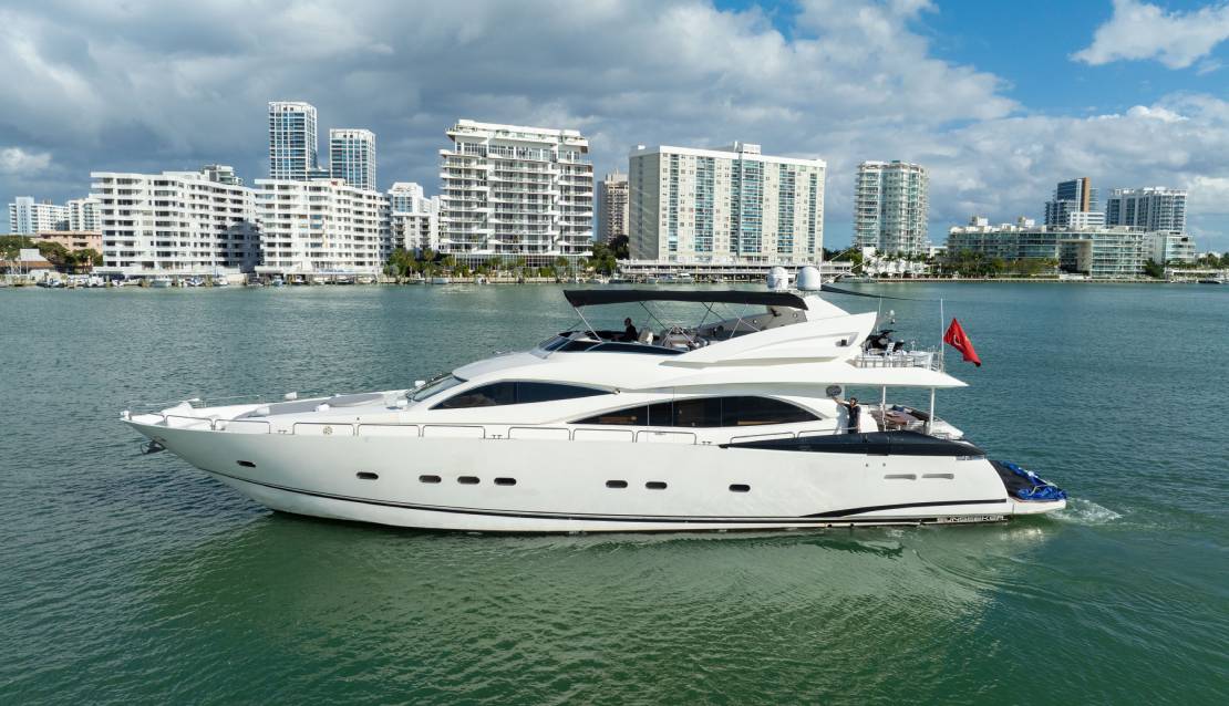 94 Sunseeker Jacuzzi - Miami yacht rental