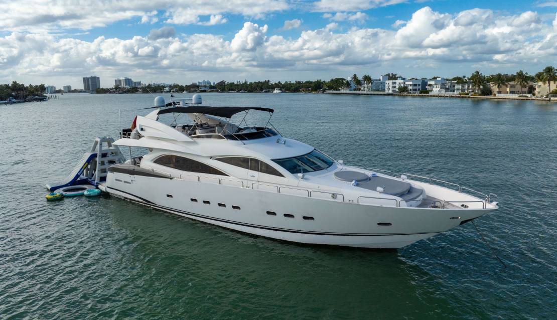94 Sunseeker Jacuzzi - Miami yacht rental