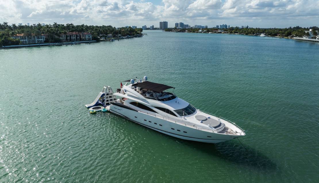 94 Sunseeker Jacuzzi - Miami yacht rental