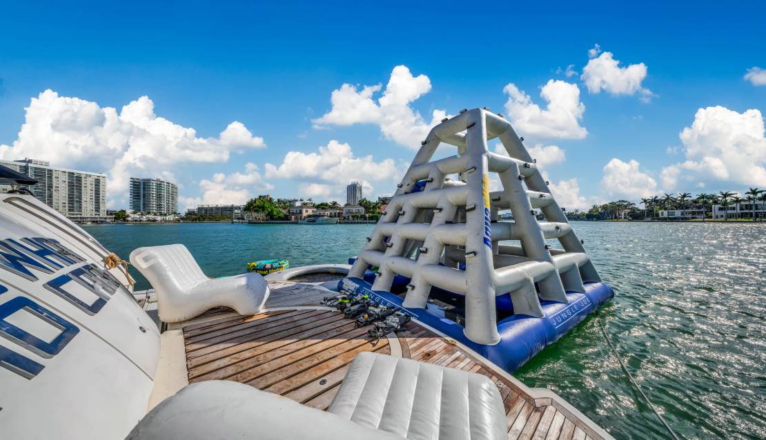 94 Sunseeker Jacuzzi - Miami yacht rental