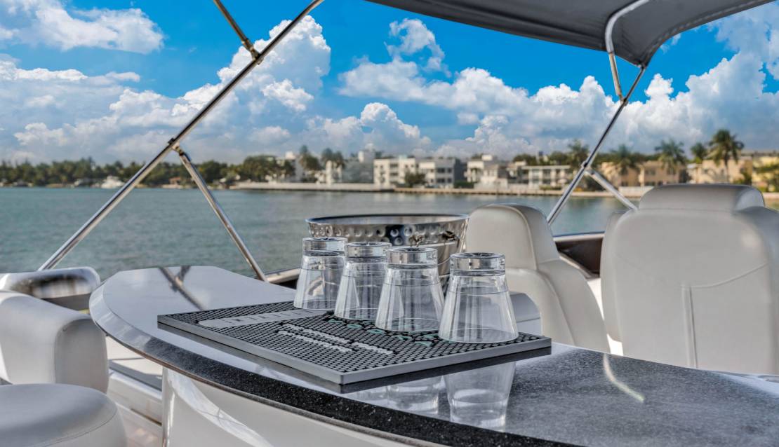 94 Sunseeker Jacuzzi - Miami yacht rental