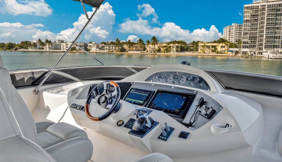 94 Sunseeker Jacuzzi - Miami yacht rental