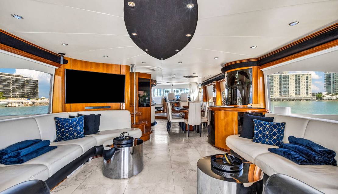 94 Sunseeker Jacuzzi - Miami yacht rental