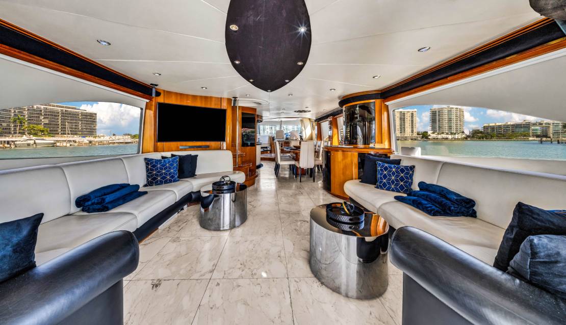 94 Sunseeker Jacuzzi - Miami yacht rental