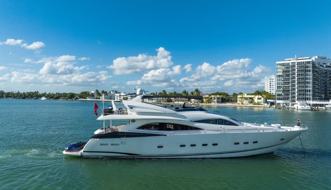 94 Sunseeker Jacuzzi - Miami yacht rental