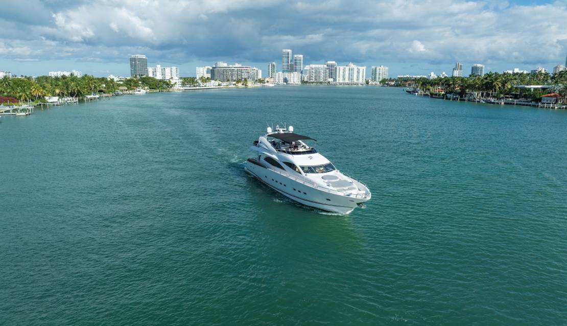 94 Sunseeker Jacuzzi - Miami yacht rental