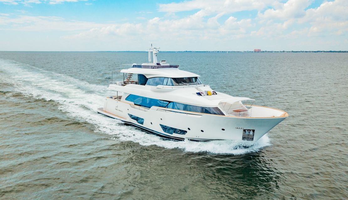 95 Custom Line - Miami yacht rental