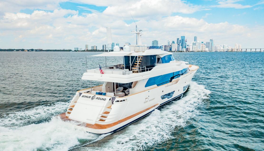 95 Custom Line - Miami yacht rental