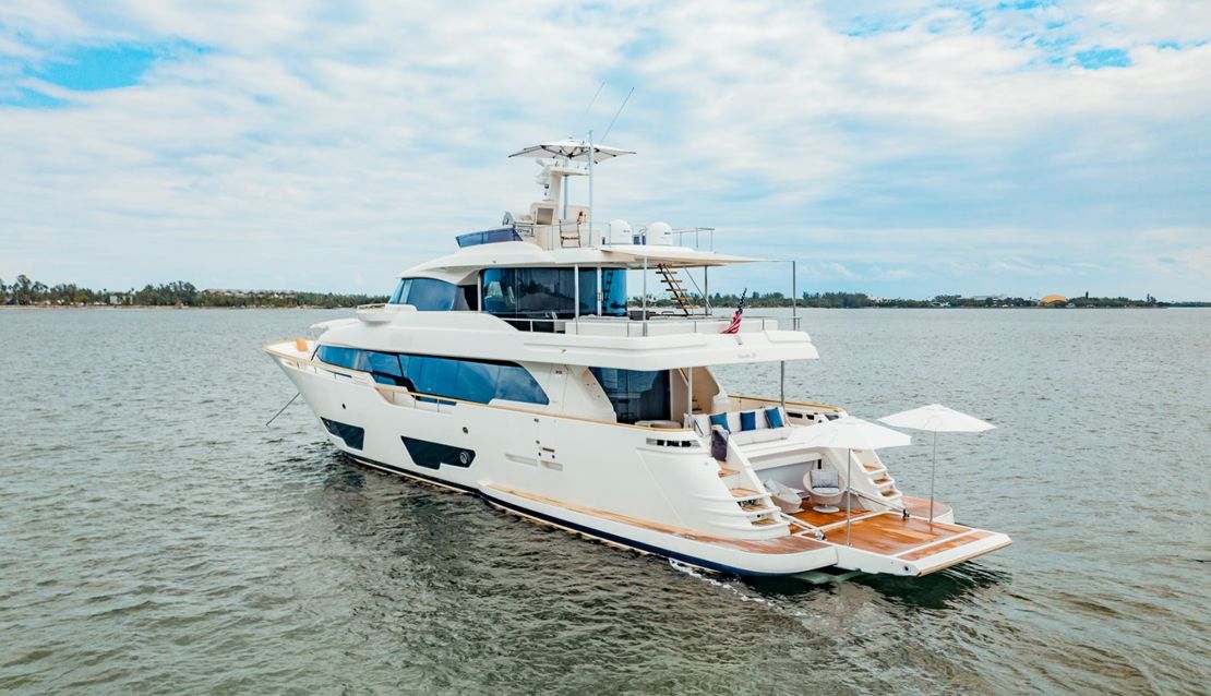 95 Custom Line - Miami yacht rental