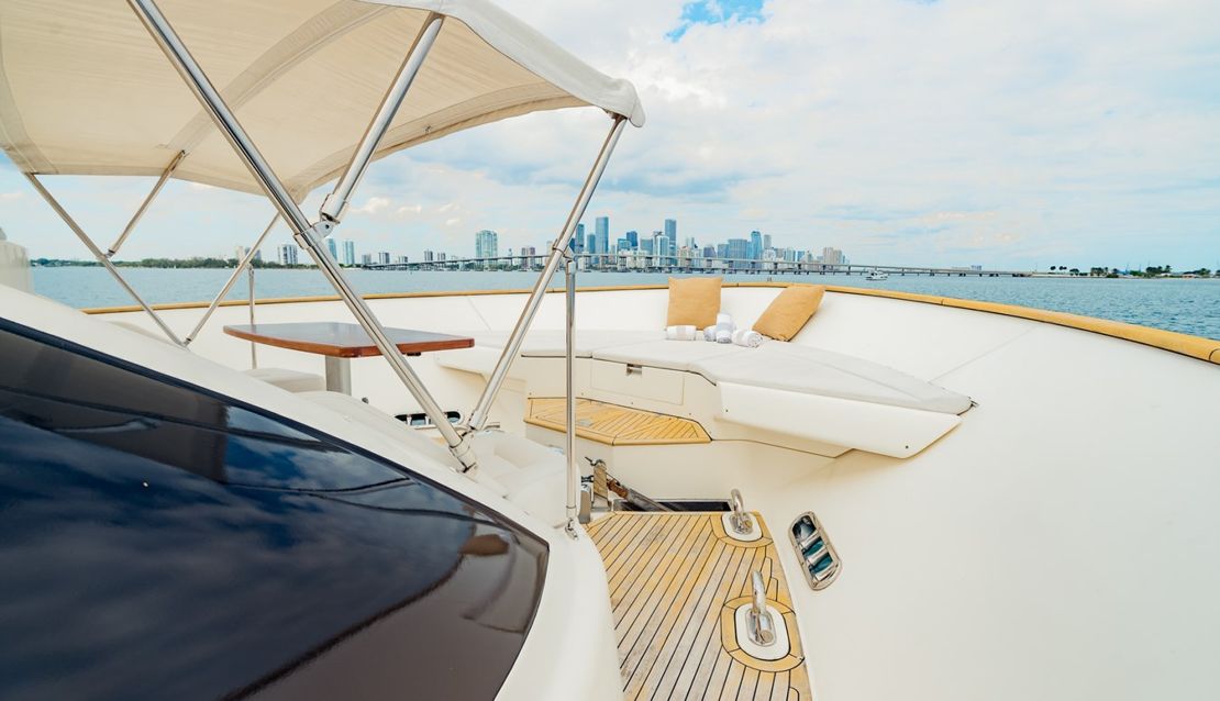 95 Custom Line - Miami yacht rental