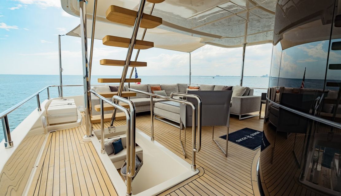 95 Custom Line - Miami yacht rental