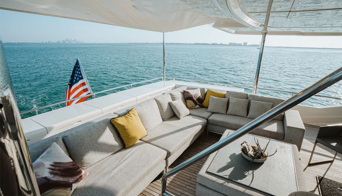 95 Custom Line - Miami yacht rental