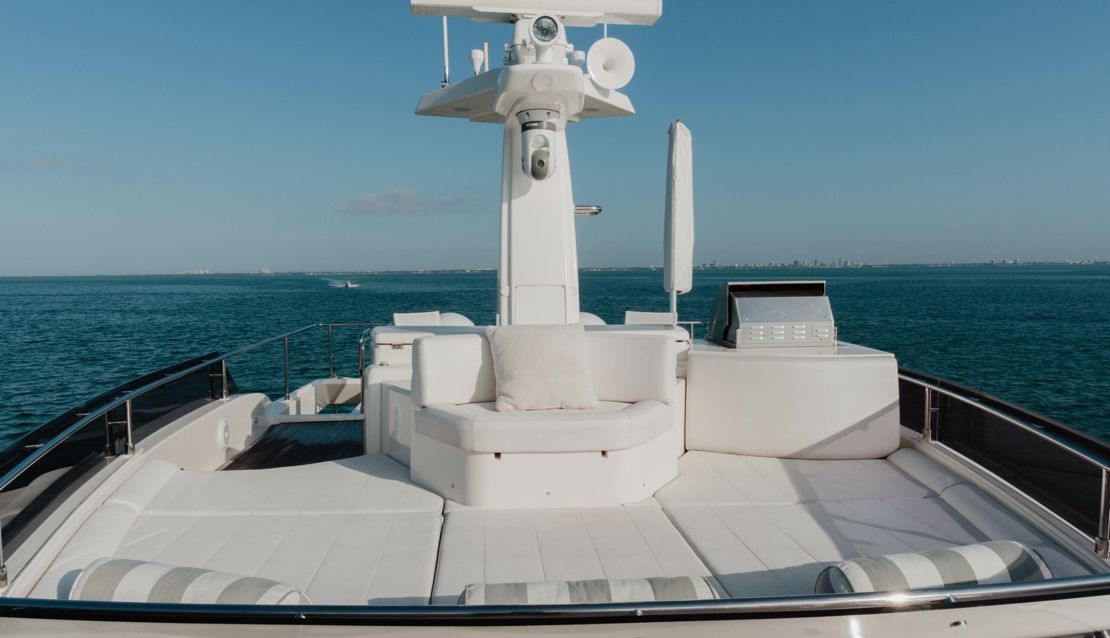 95 Custom Line - Miami yacht rental
