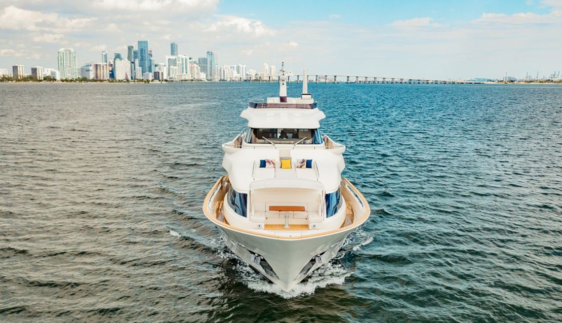 95 Custom Line - Miami yacht rental