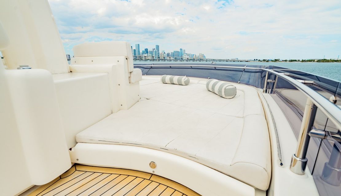 95 Custom Line - Miami yacht rental