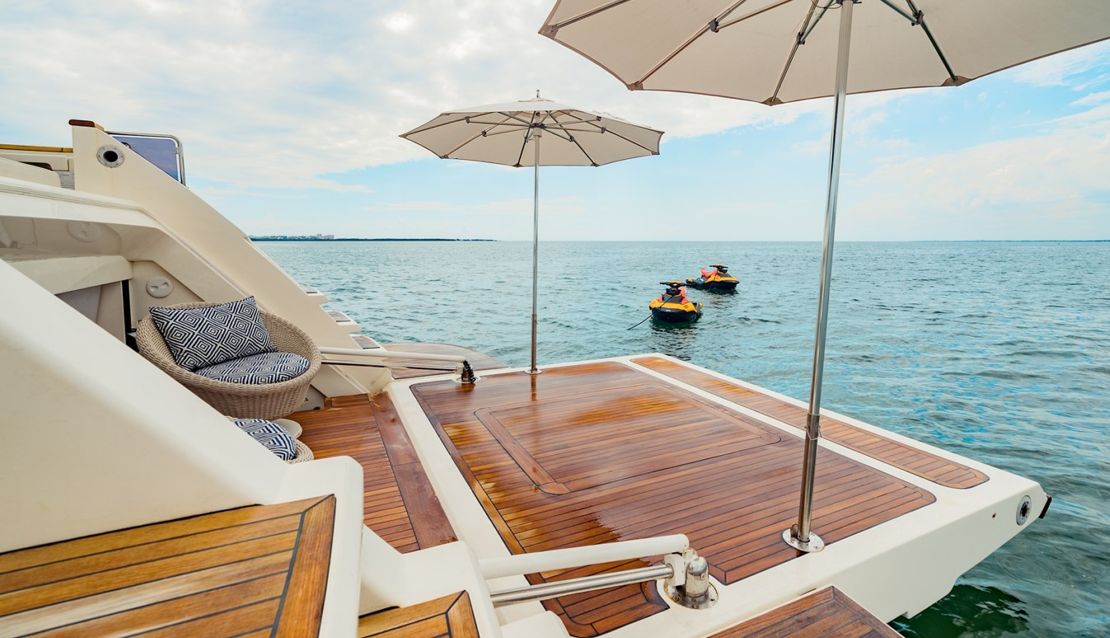 95 Custom Line - Miami yacht rental