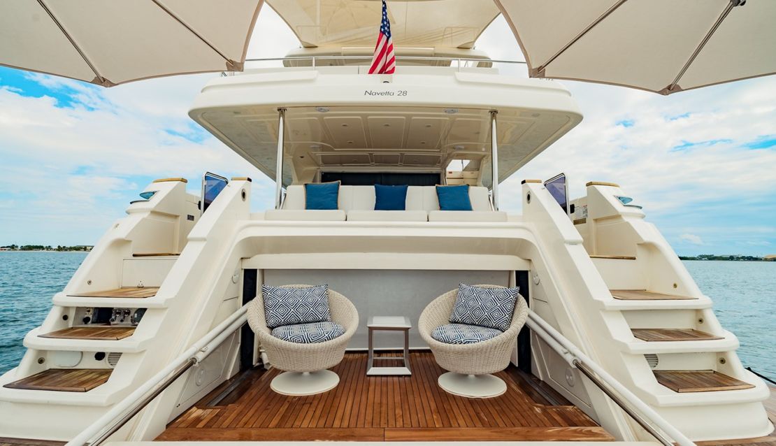 95 Custom Line - Miami yacht rental